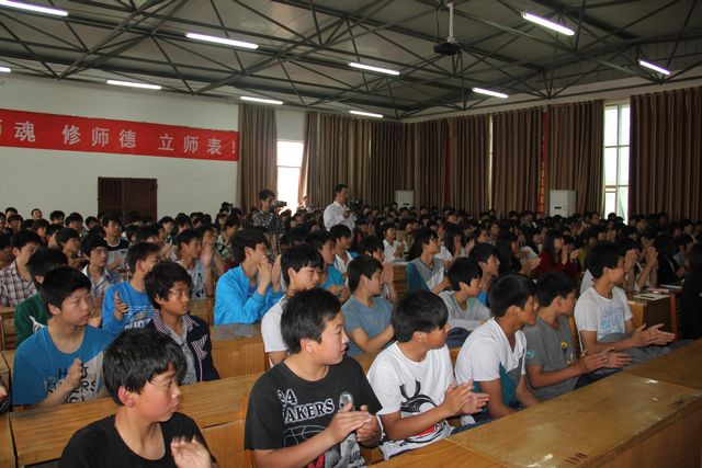 江南网页版召开法制安全教育报告会