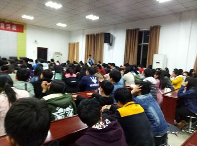 江南网页版组织学生观看“119对你说”微电影