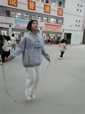 项城中专校团委--精心准备赛前训练，积极备战校运动会