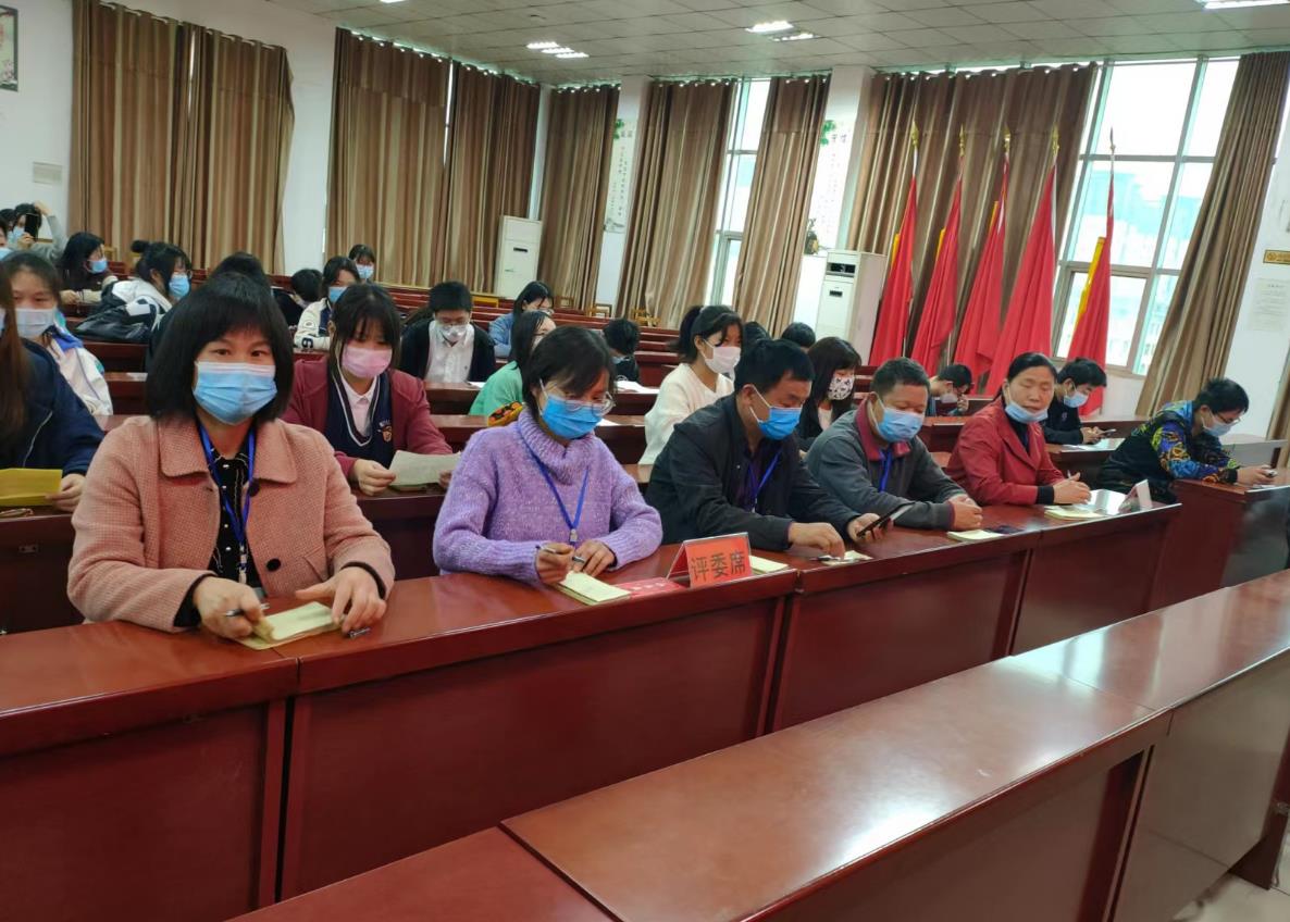 江南网页版举行“英语演讲”校级竞赛